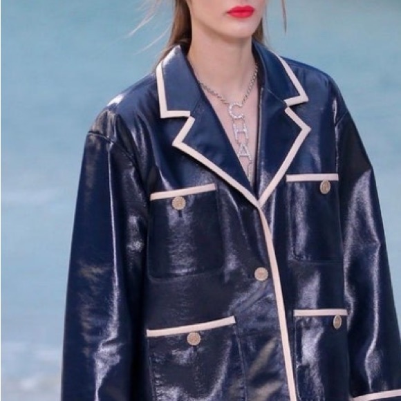 Runway✨Chanel Crystals Logo Gold Drop Necklace - Picture 9 of 17